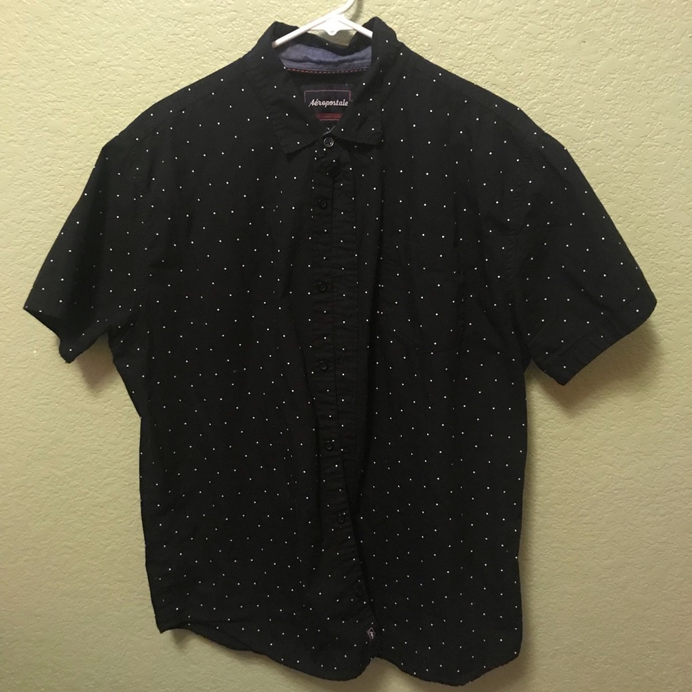 Aeropostal polka dot short sleeve button up shirt